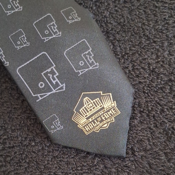 Haggar Black/Peach Hall of Fame Football Enshrinement 2024 Silk Blend Tie - Picture 1 of 8